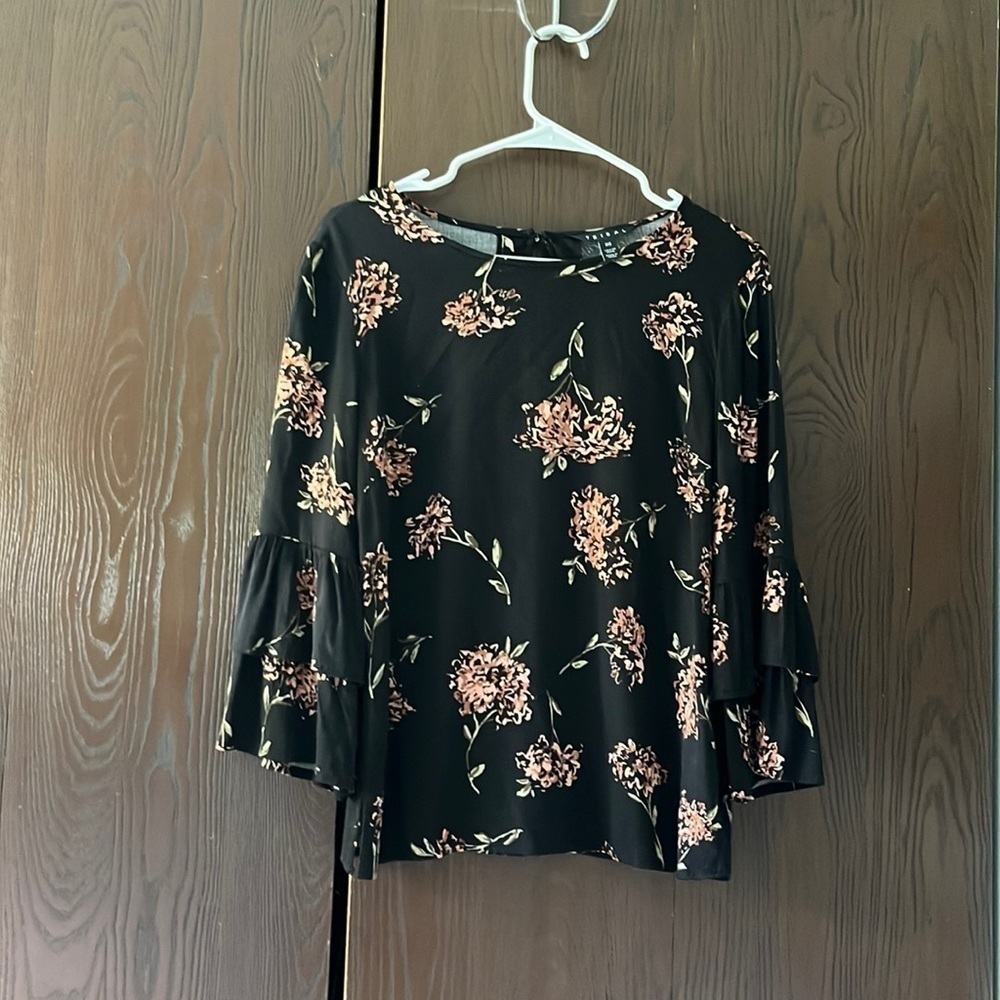 Tribal 3/4 sleeved top. Size Petite Small